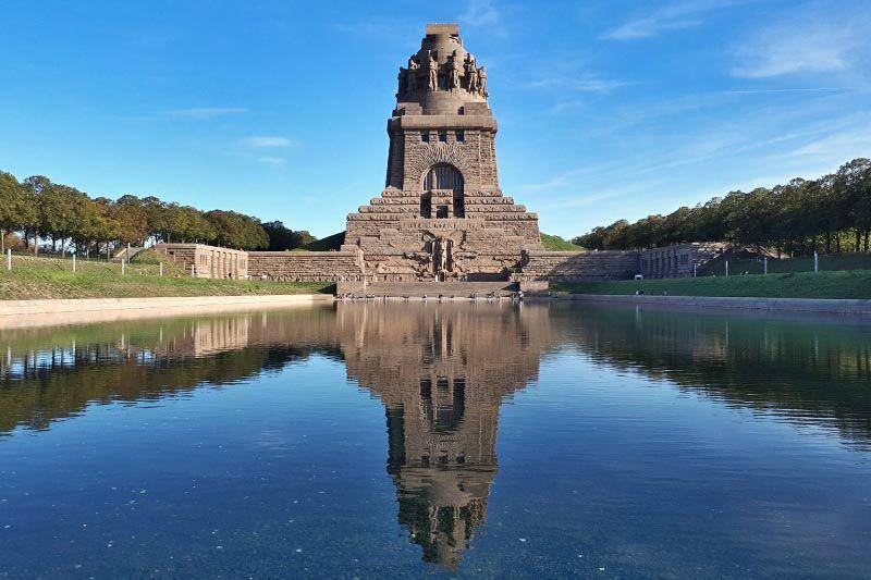 Potret Voelkerschlachtdenkmal di Leipzig (eipzigerseen.de)