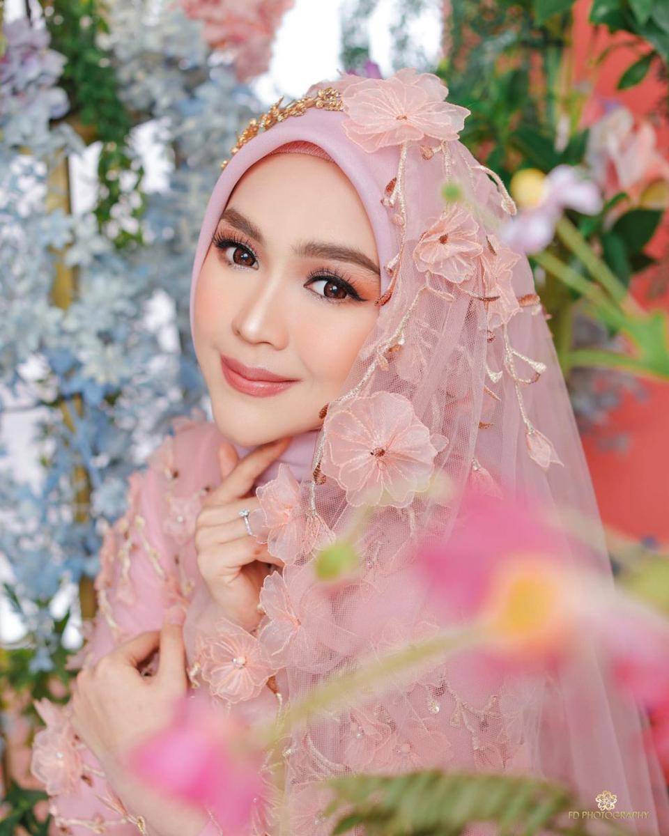 inspirasi makeup untuk hadiri acara resmi ala Ria Ricis (instagram.com/riaricis1795)