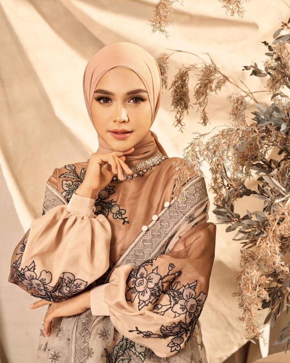 inspirasi makeup untuk hadiri acara resmi ala Ria Ricis (instagram.com/riaricis1795)