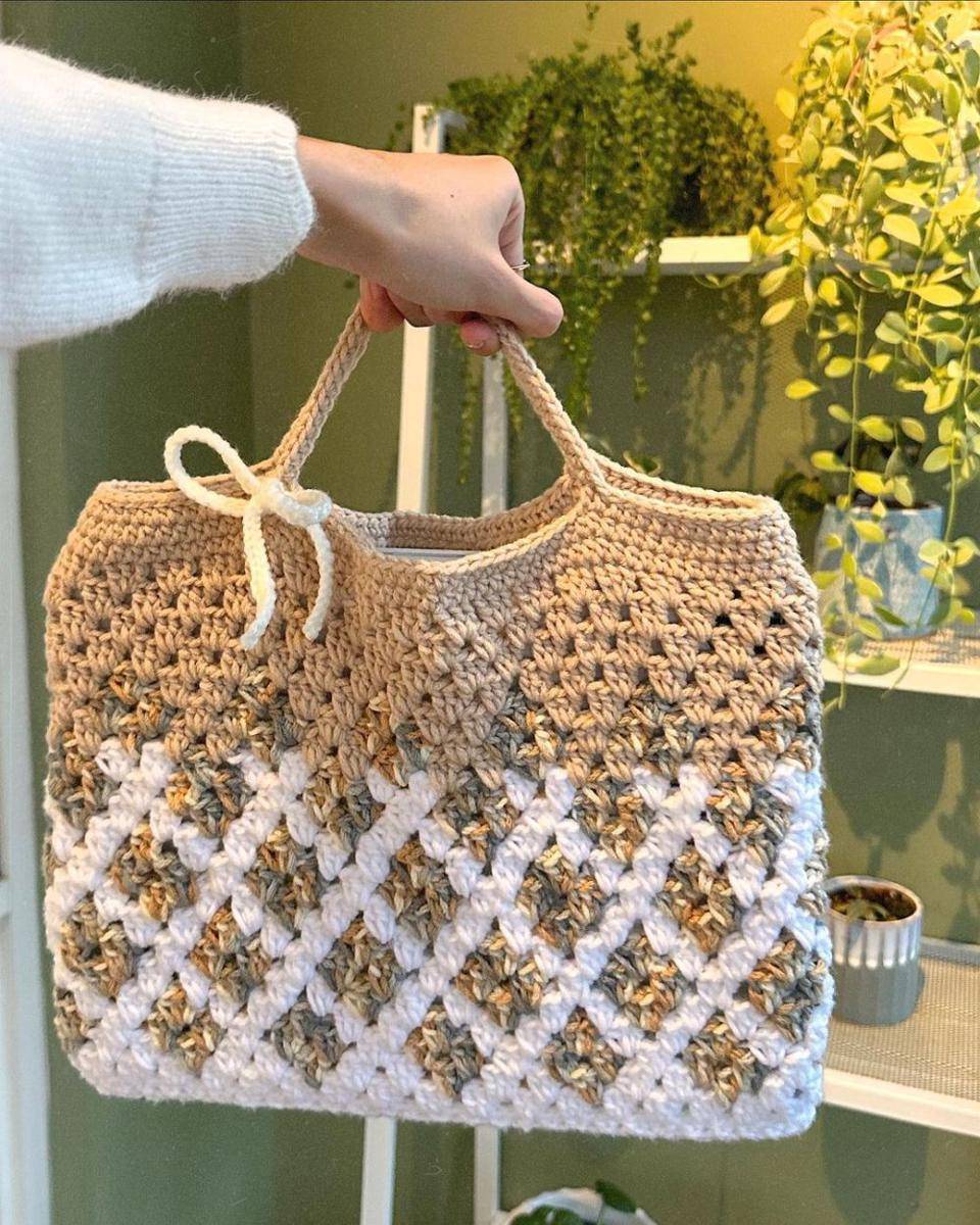 ilustrasi DIY tas rajut (instagram.com/@diraamel)