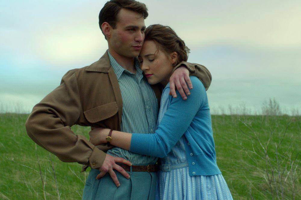 Emory Cohen dan Saoirse Ronan dalam film Brooklyn (dok. Ingenious Media/Brooklyn)