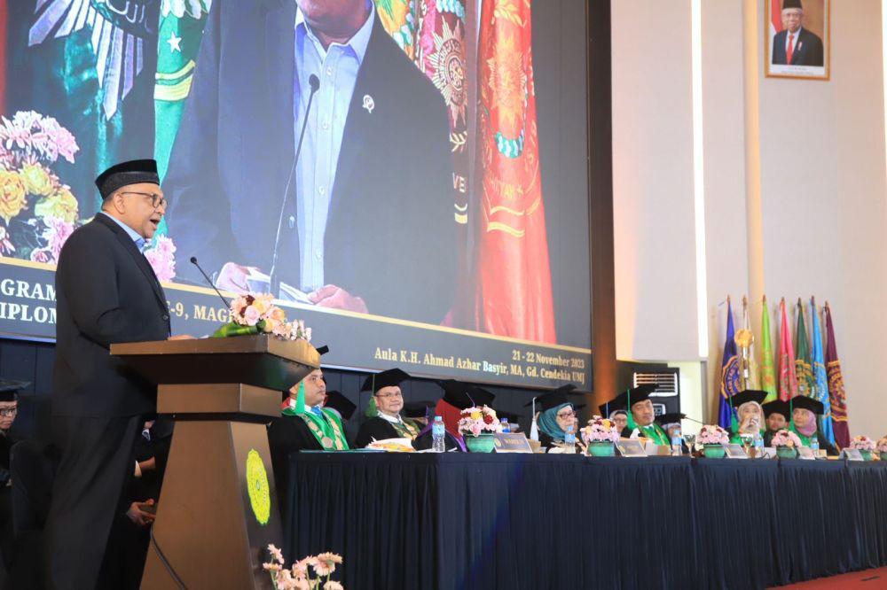 Hadiri Wisuda UMJ, Wamenaker Berikan Pesan Penting Ini
