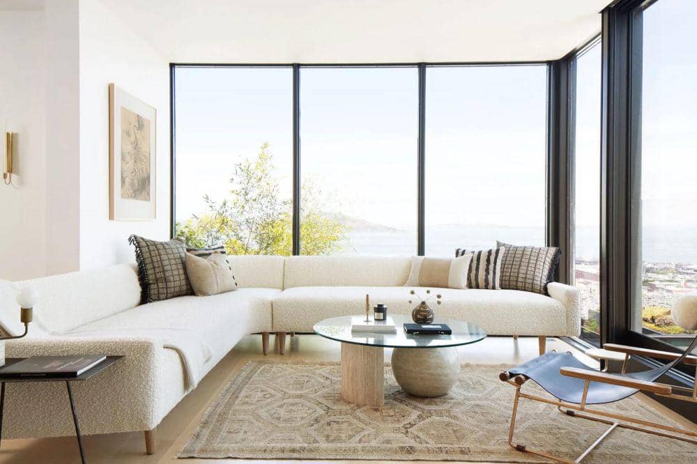 ilustrasi ruang keluarga minimalis bertema Scandinavian (homesandgardens.com)