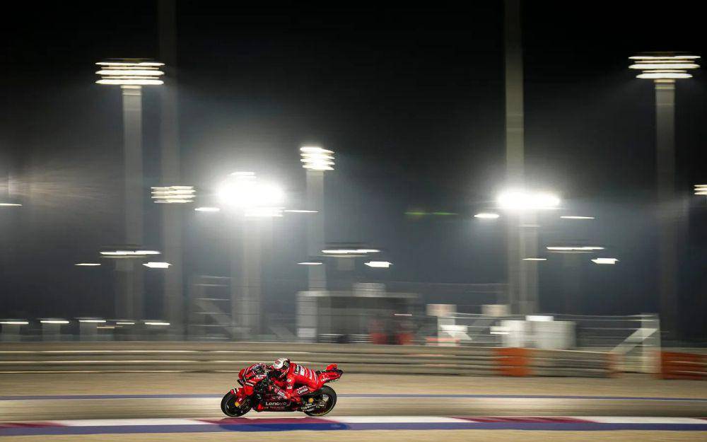 Francesco Bagnaia saat menjalani main race GP Qatar 2023. (motogp.com)
