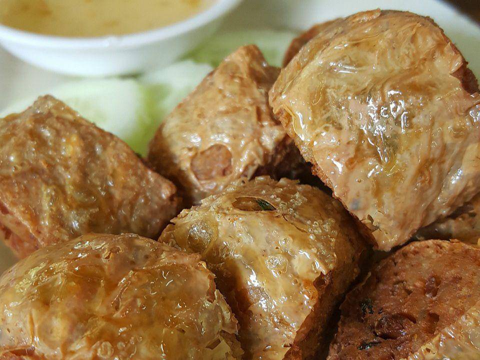 olahan ngohiong daging (pixabay.com/pasrasaa)