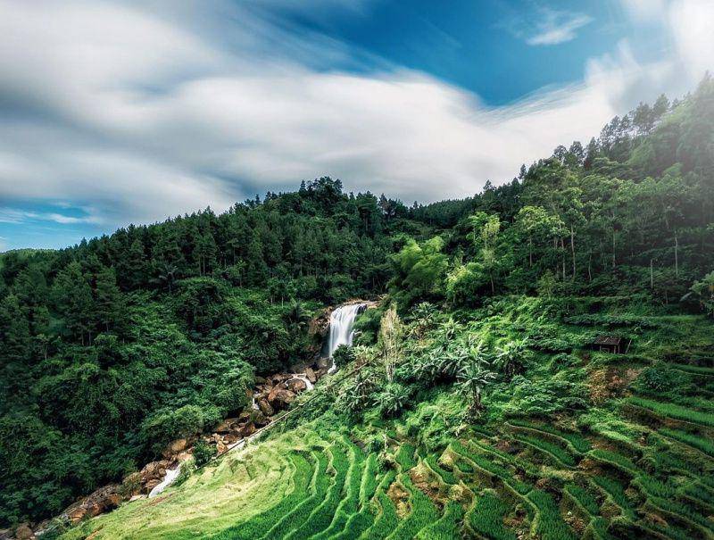 gambar air terjun Sunggah (instagram.com/yudha_kp14)
