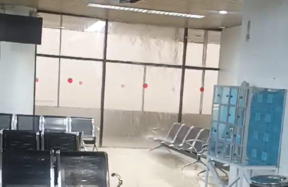 Dilanda Hujan Deras, Atap Bandara Hang Nadim Batam Bocor