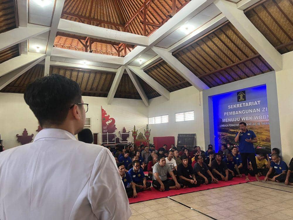 Layanan Teh Rina kepada warga binaan pemasyarakatan (WBP) yang ada di Lapas Tabanan, Kamis (23/11/2023) (Dok.IDNTimes/Istimewa)