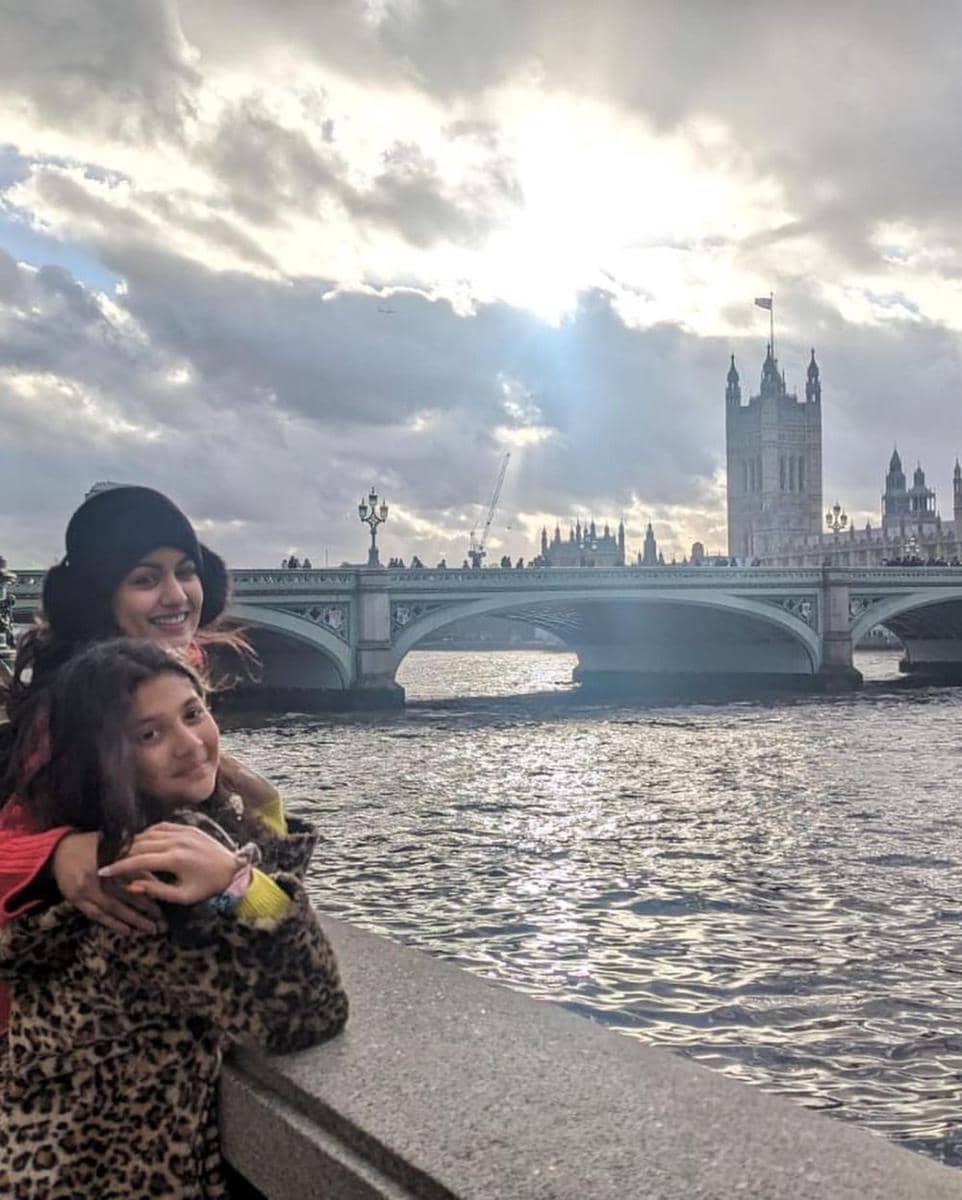 Ishita Dutta dan keluarga (instagram.com/ishidutta)