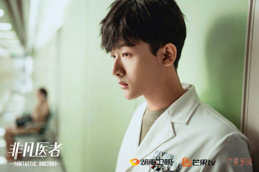 Zhang Wan Yi di drama Fantastic Doctors (dok. Mango TV/Fantastic Doctors)