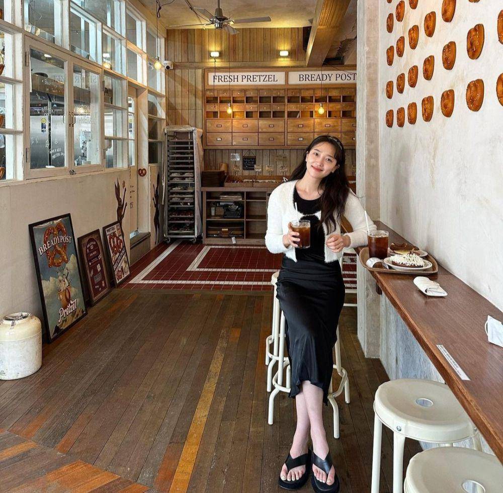 inspirasi OOTD dress ala aktris Pyo Ye Jin (instagram.com/yjiinp)