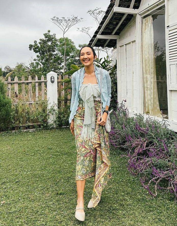 Kebaya Kushandari Arfanidewi (instagram.com/kelincitertidur)