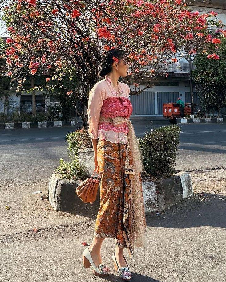Kebaya Kushandari Arfanidewi (instagram.com/kelincitertidur)