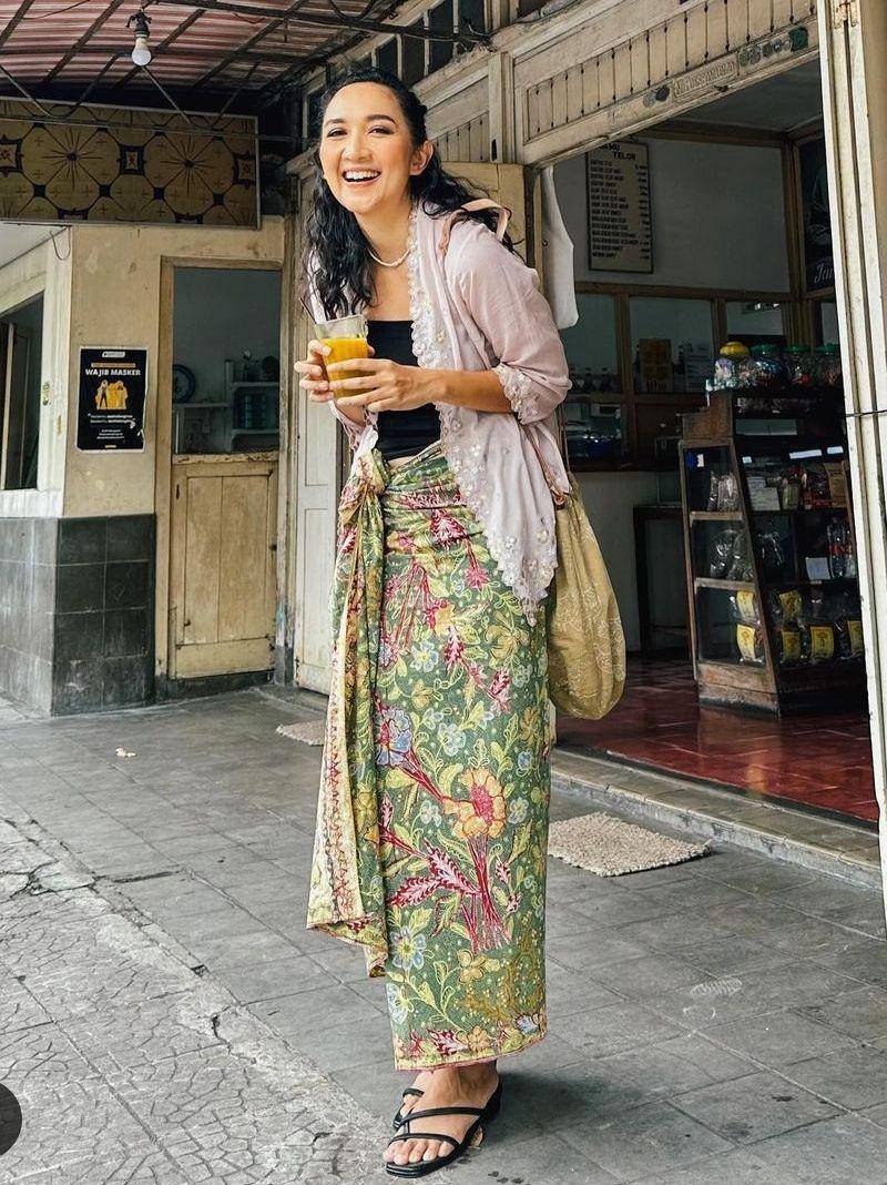Kebaya Kushandari Arfanidewi (instagram.com/kelincitertidur)