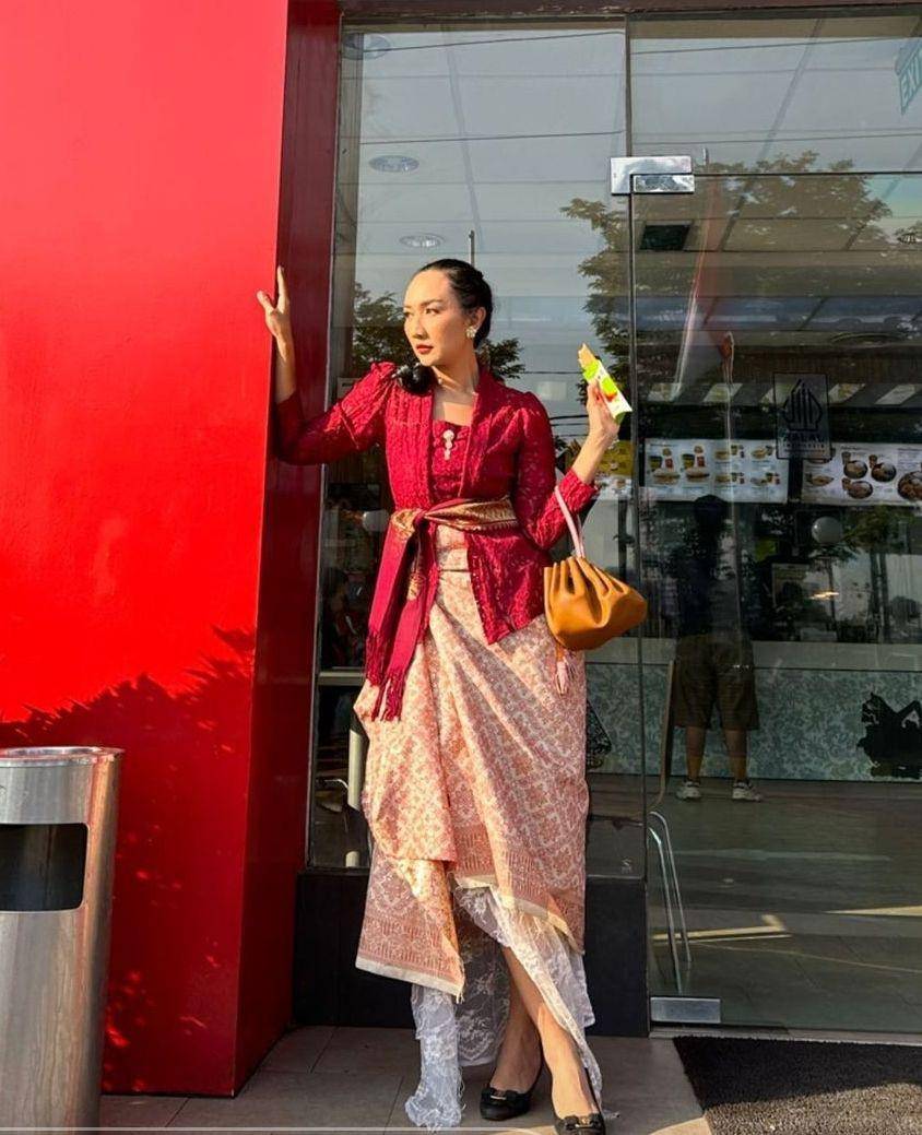 Kebaya Kushandari Arfanidewi (instagram.com/kelincitertidur)