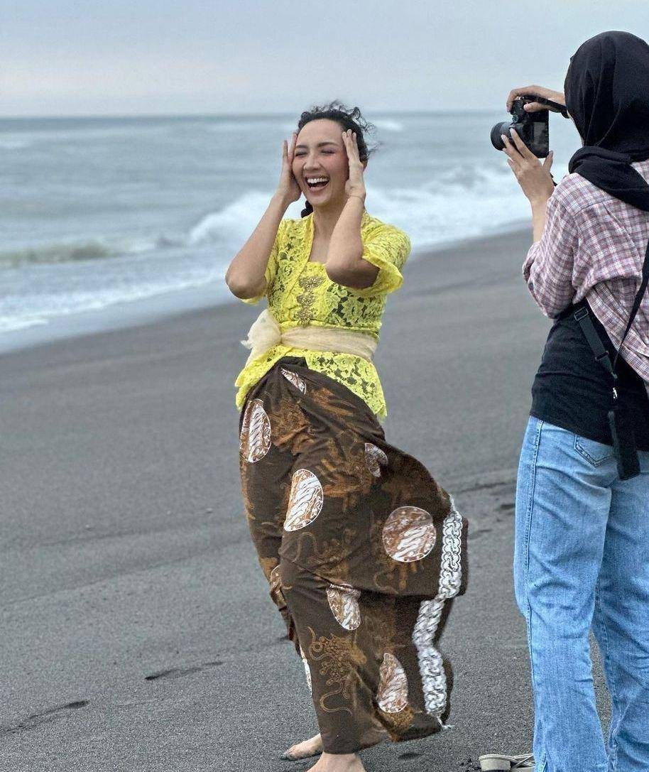 Kebaya Kushandari Arfanidewi (instagram.com/kelincitertidur)