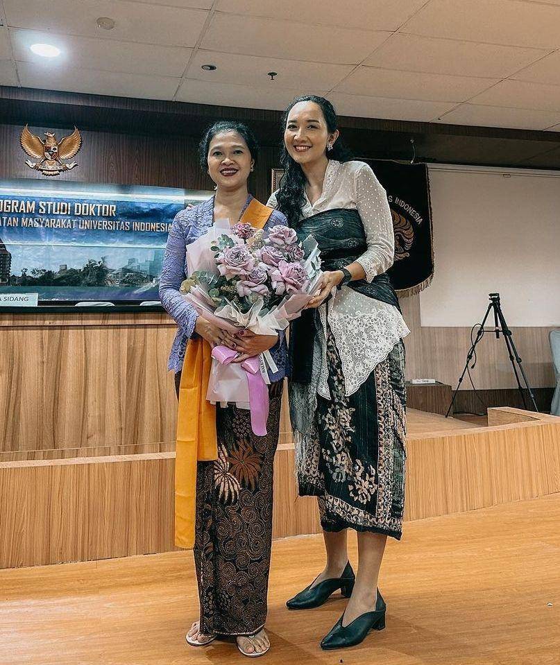Kebaya Kushandari Arfanidewi (instagram.com/kelincitertidur)