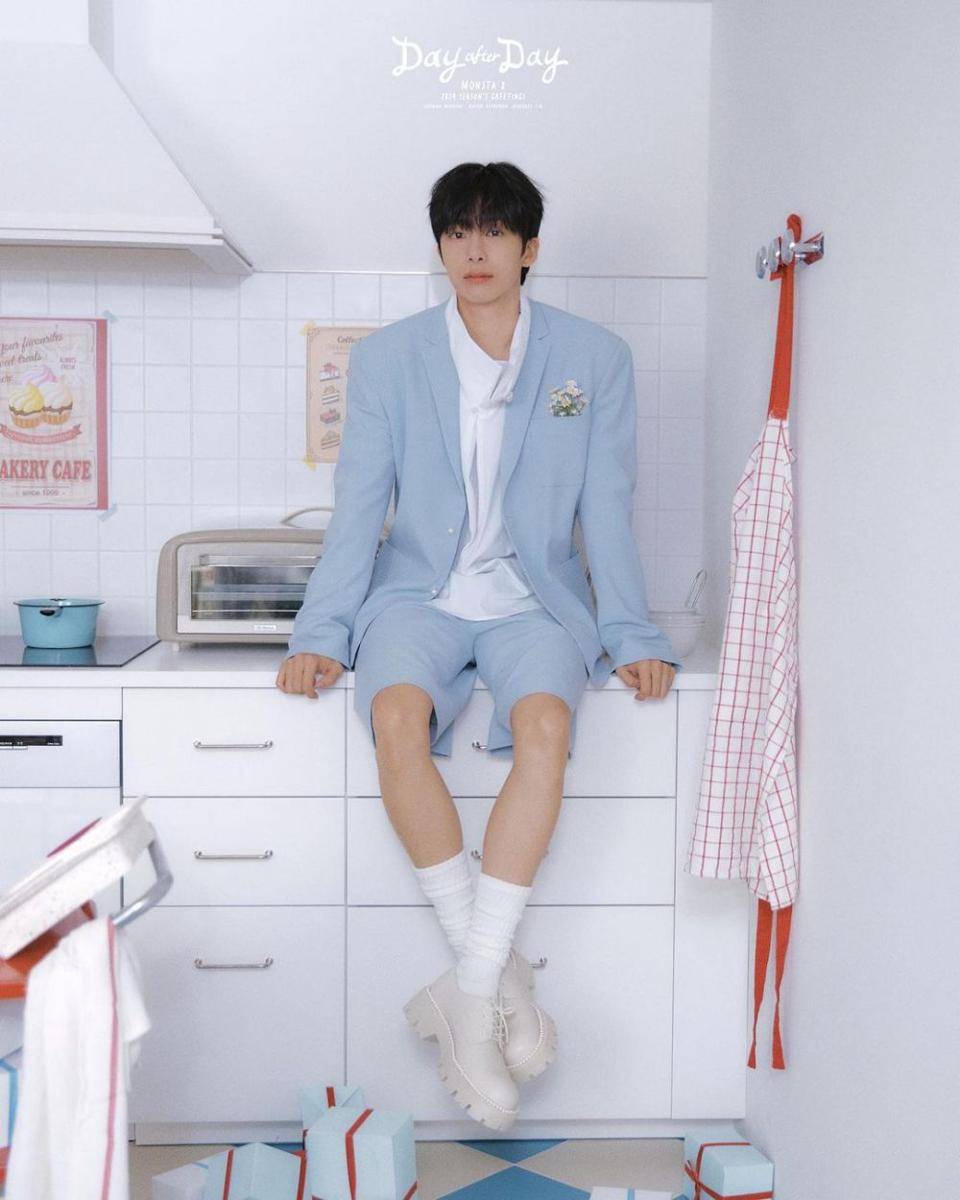 padu padan outfit nuansa biru ala Hyungwon MONSTA X (instagram.com/official_monsta_x)