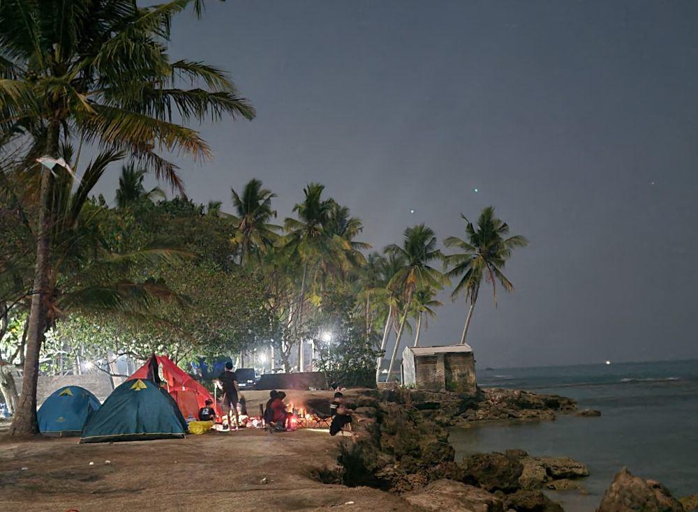 5 Alasan Mengapa Kamu Perlu Mencoba Berkemah di Tepi Pantai