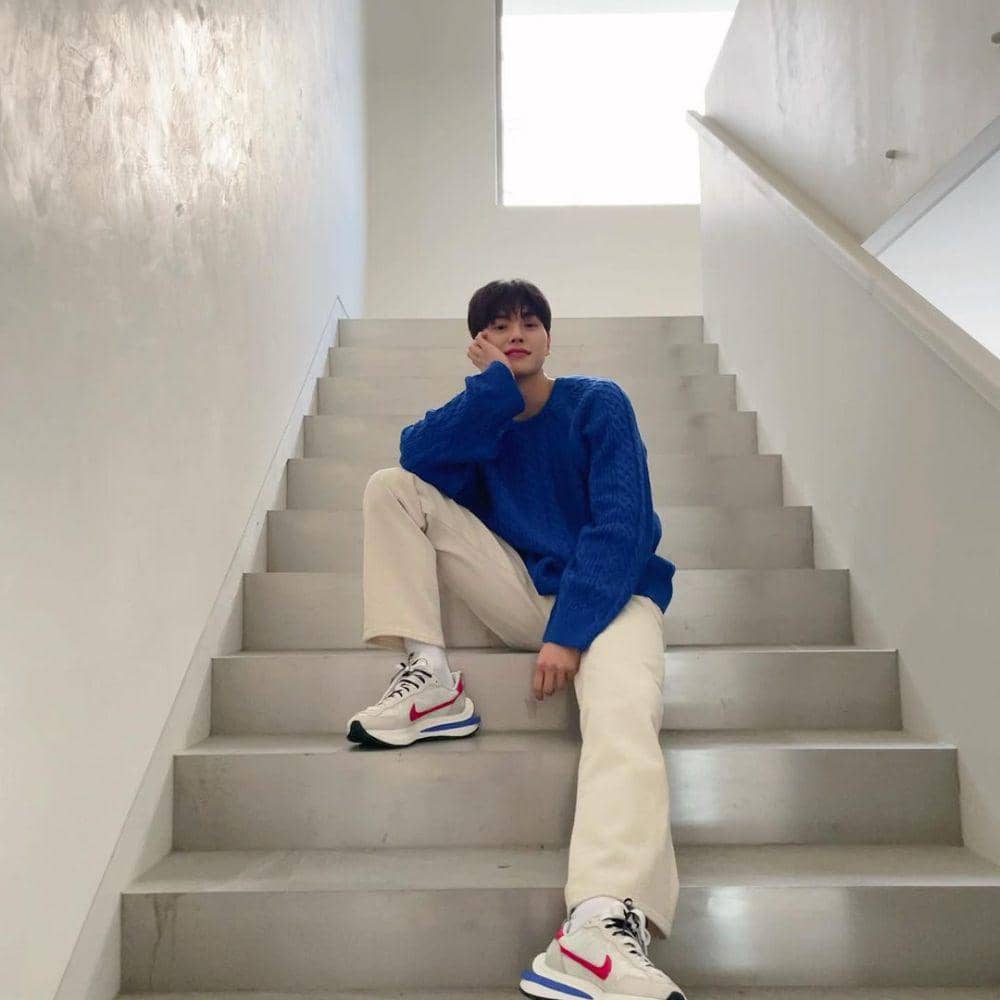 Song Kang (instagram.com/songkang_b)