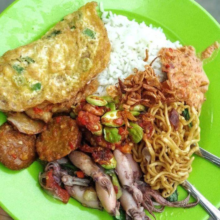 potret makanan Nasi Uduk Ibu Sumi (instagram.com/nasiudukibusumi)