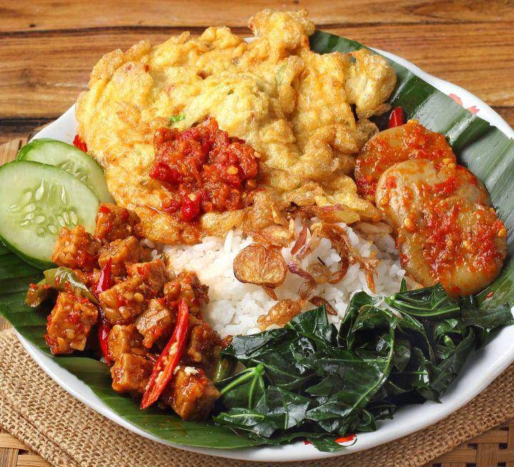 potret makanan Nasi Uduk Ibu Jum (instagram.com/nasiuduk.ibujum)