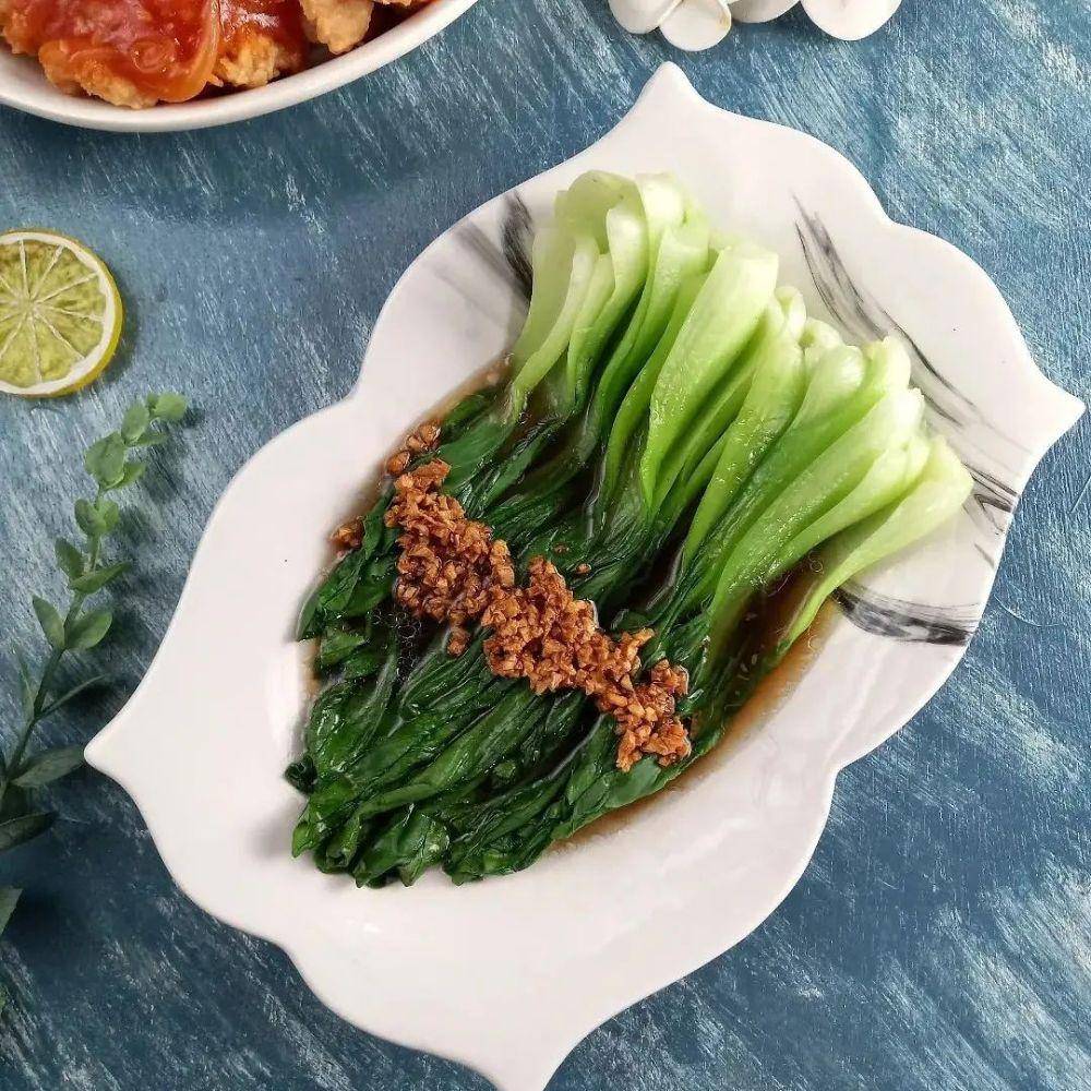 pakcoy bawang putih (instagram.com/berbagiresep8)