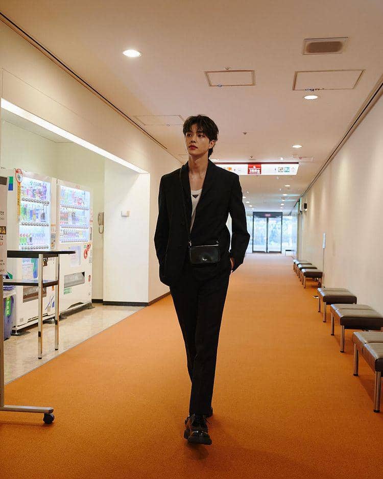 Song Kang (instagram.com/songkang_b)