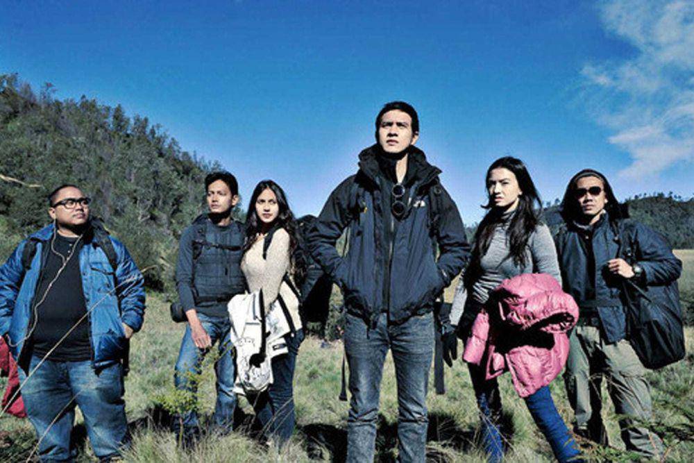 adegan dalam film 5 cm (dok. Soraya Intercine Films/5 cm)