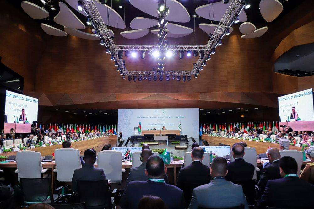 Menteri Ketenagakerjaan Ida Fauziyah saat menghadiri The 5th of The Islamic Conference of Labour Ministers di Baku, Azerbaijan, Kamis (23/11/2023). (dok. Kemnaker)