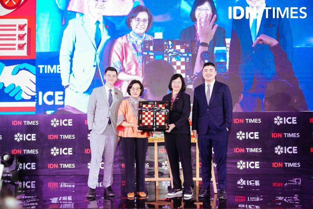 Sri Mulyani usai mengisi opening Indonesia Millennial and Gen Z Summit 2023 pada Jumat (24/11/2023). (dok. IDN Media)