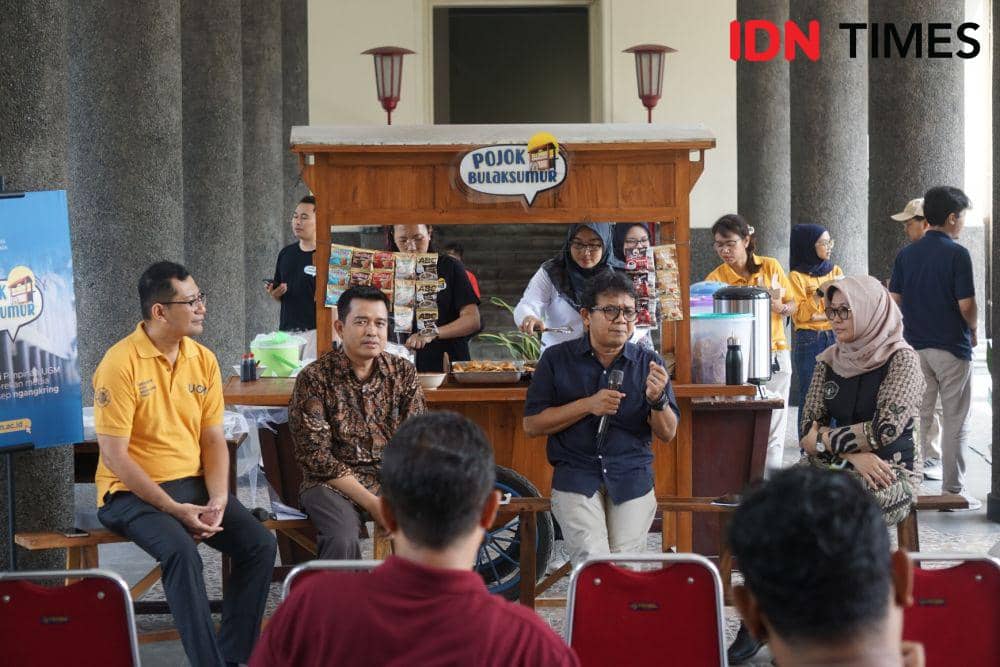 Pojok Bulaksumur, di Kampus UGM, Jumat (24/11/2023). (IDN Times/Herlambang Jati Kusumo)