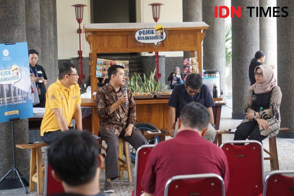 Pojok Bulaksumur, di Kampus UGM, Jumat (24/11/2023). (IDN Times/Herlambang Jati Kusumo)