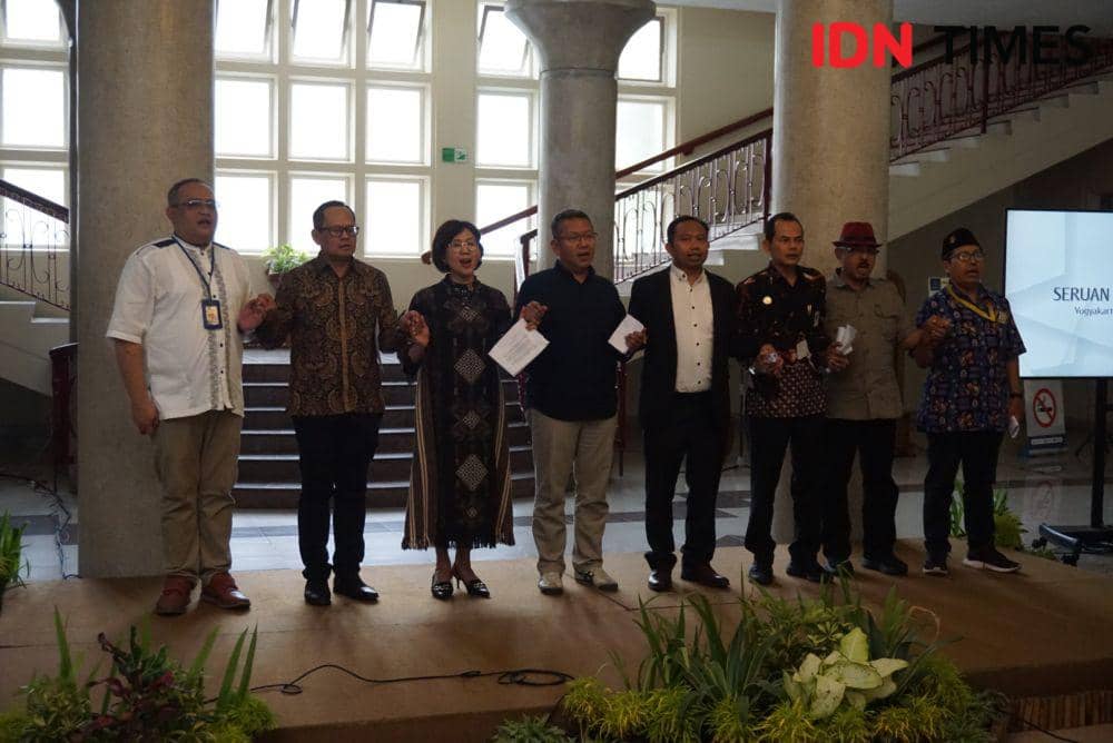 Seruan Pemilu Damai. (IDN Times/Herlambang Jati Kusumo)