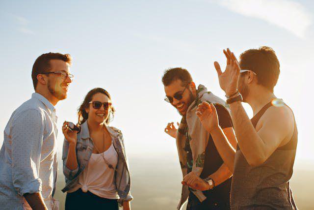 6 Alasan Sosok Humble Terkadang Tidak Disukai, Sok Akrab?
