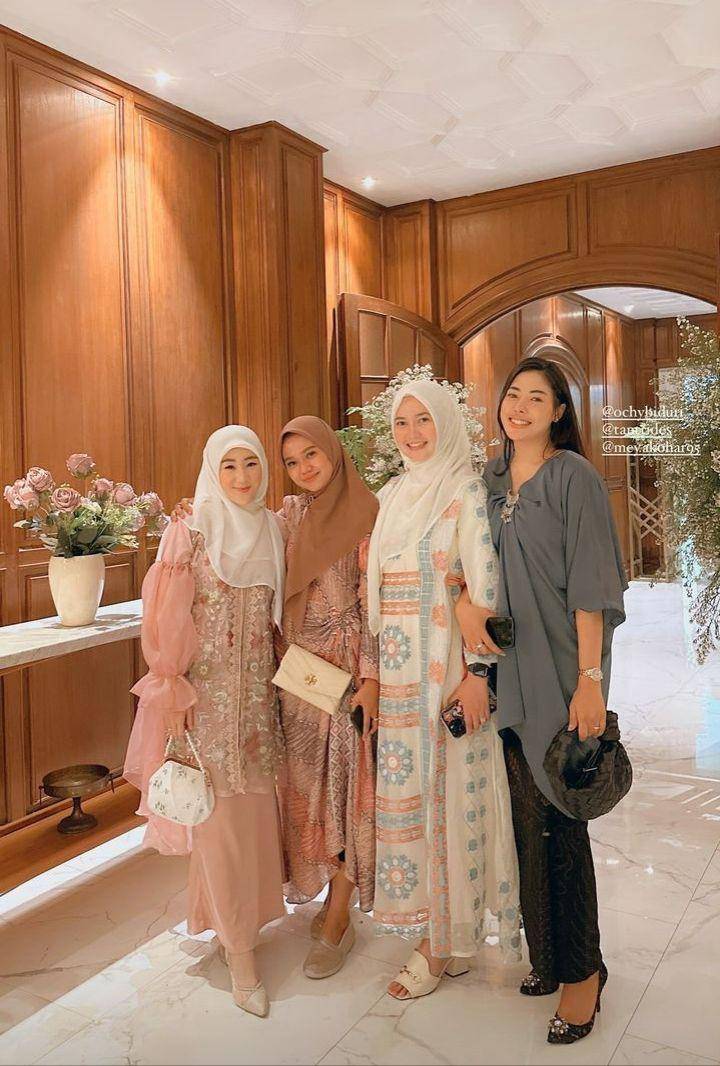 Larissa Chou hadiri pernikahan Nadya Mustika (Instagram.com/ikram_rsd)