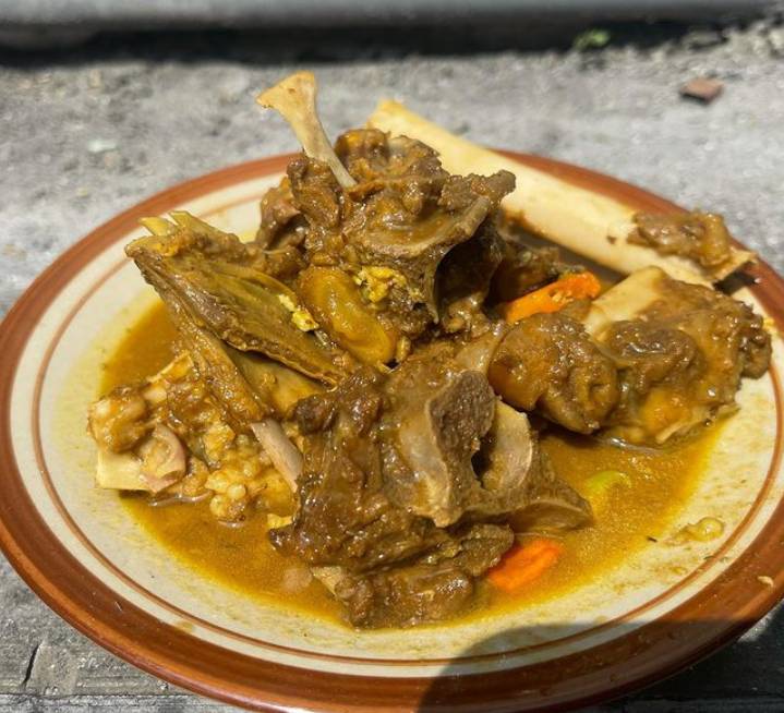 potret menu gule kambing di Sate Kambing Pak Kasdi (instagram.com/satekambingpakkasdi)