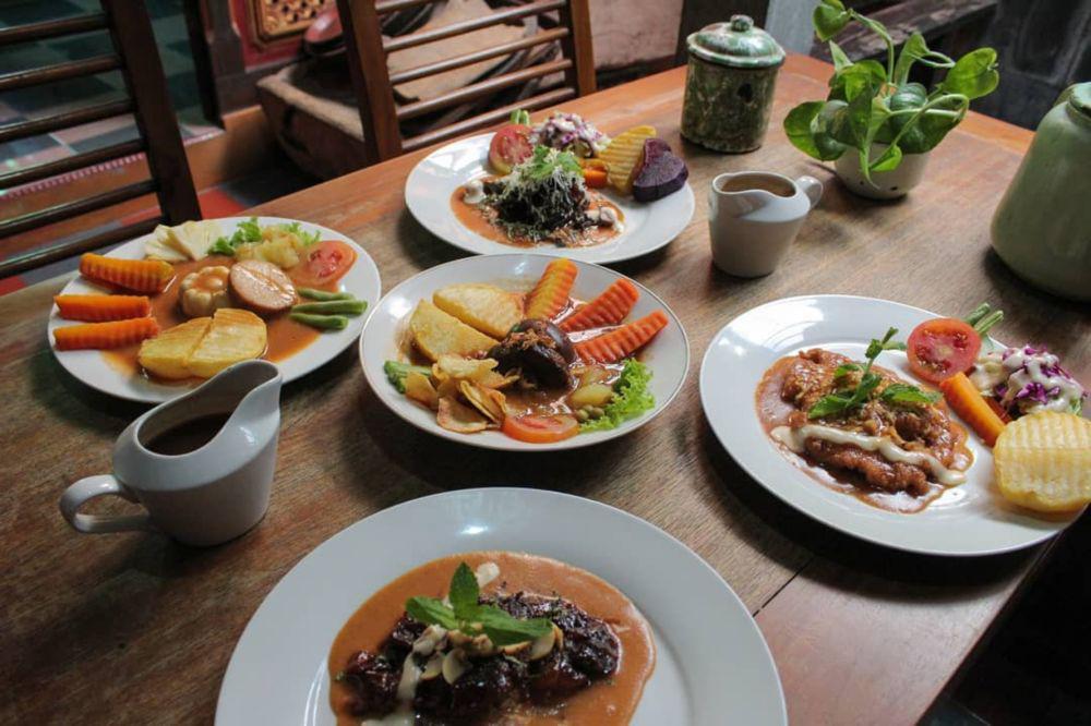 5 Tempat Makan di Dekat Stasiun Solo Jebres

yang Rasanya Mantul