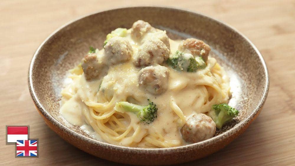 Meatball and Broccoli Creamy Pasta (youtube.com/Devina Hermawan)