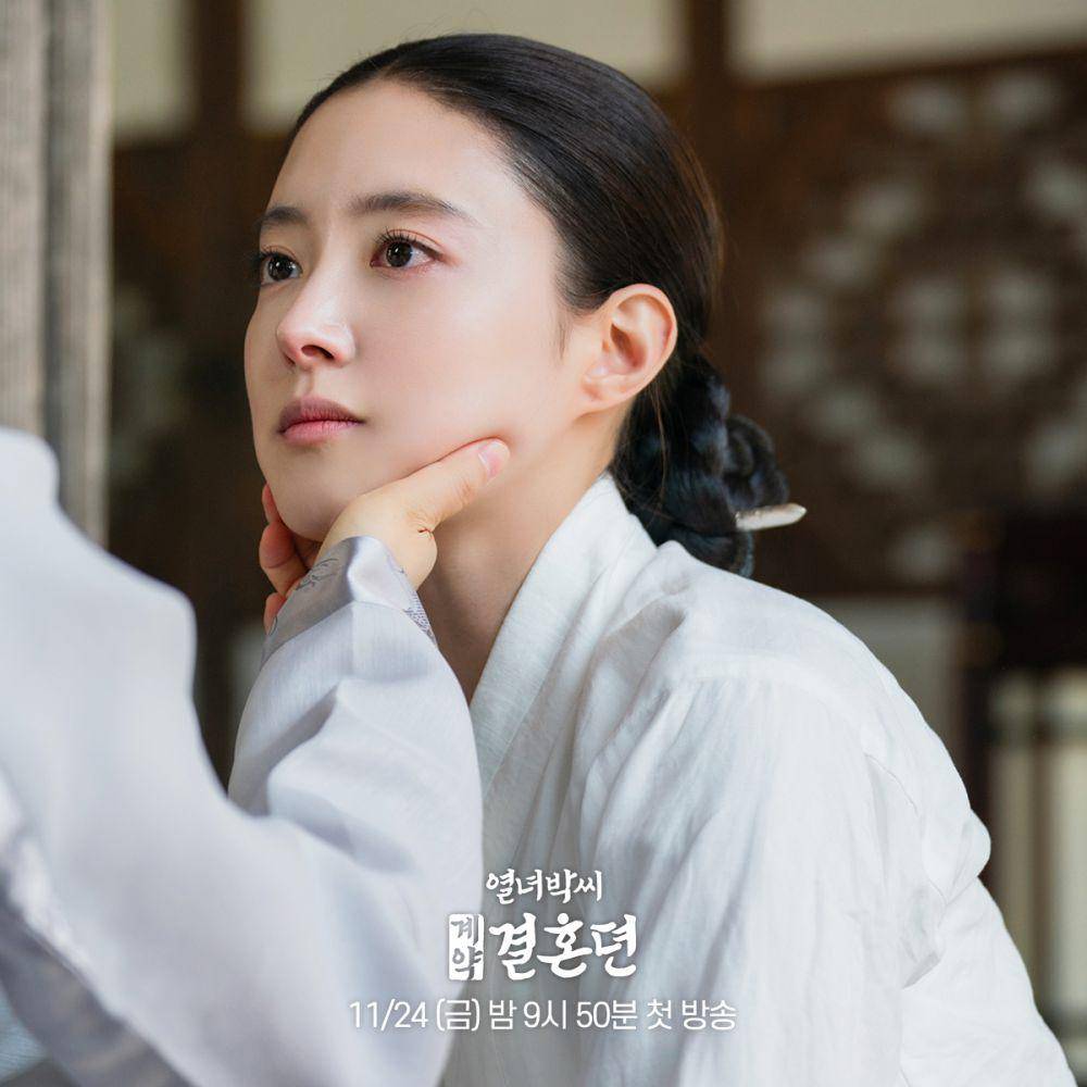Park Yeon Woo (Lee Se Young) dalam The Story of Park's Marriage Contract (twitter.com/mbcdrama_pre)