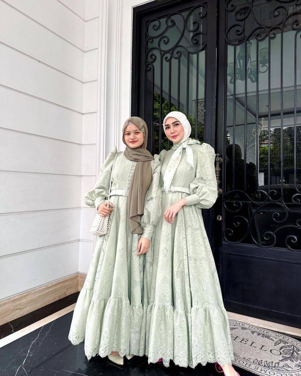 potret Fenita Arie dan buah hati (instagram.com/fenitarie)