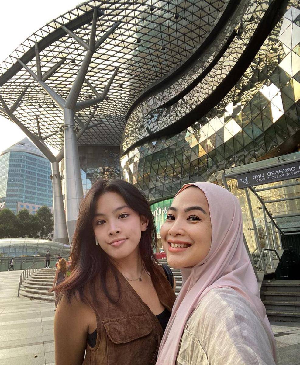 potret Feni Rose dan buah hati (instagram.com/fenirose)