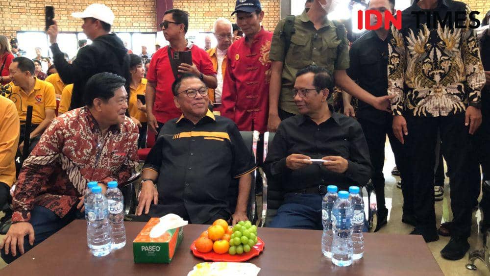 Mahfud MD juga bertemu dengan tokoh-tokoh nasional asal Kalbar. (IDN Times/Istimewa).