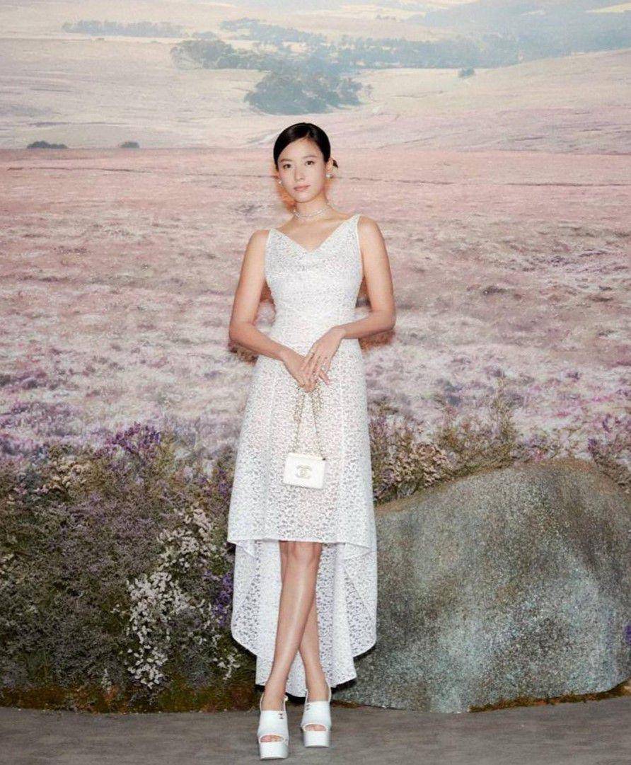 inspirasi dress simpel ala Han Hyo Joo (instagram.com/hanhyojoo222)