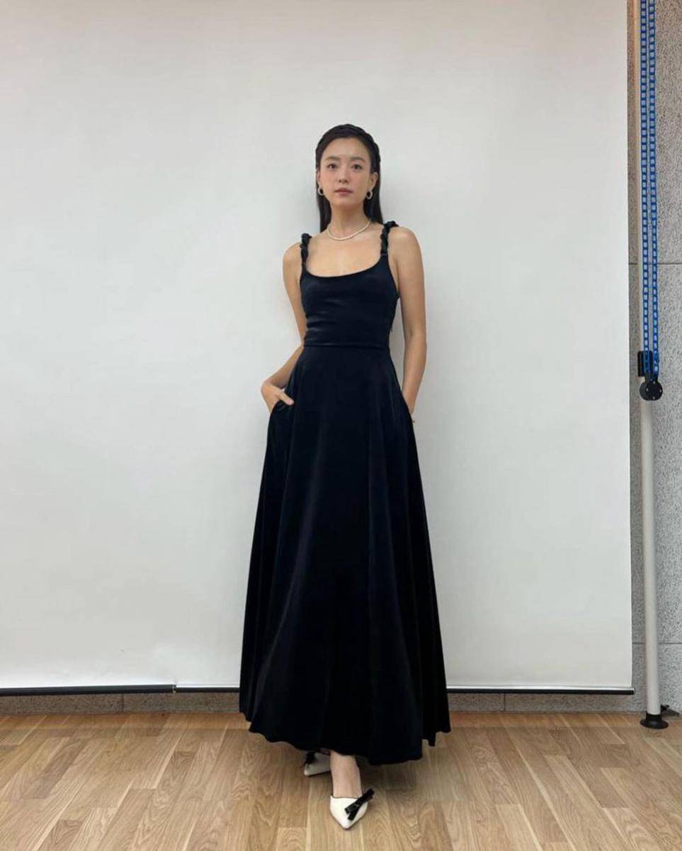 inspirasi dress simpel ala Han Hyo Joo (instagram.com/hanhyojoo222)