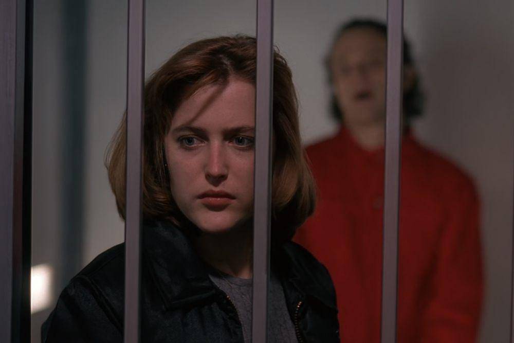 Gillian Anderson (depan) dalam serial The X-Files (dok. 20th Television/The X-Files)