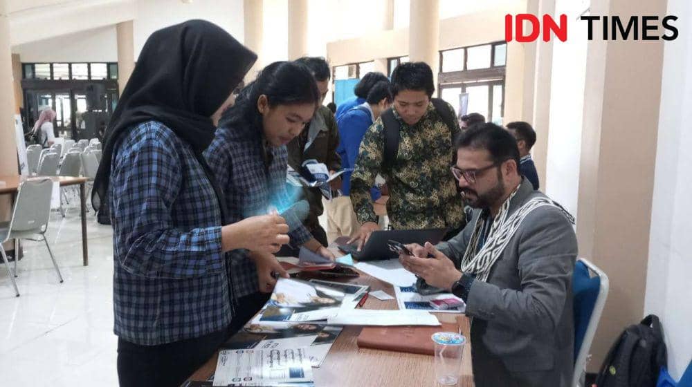 Pelajar dan mahasiswa berburu beasiswa luar negeri. (IDN Times/Muhammad Nasir)