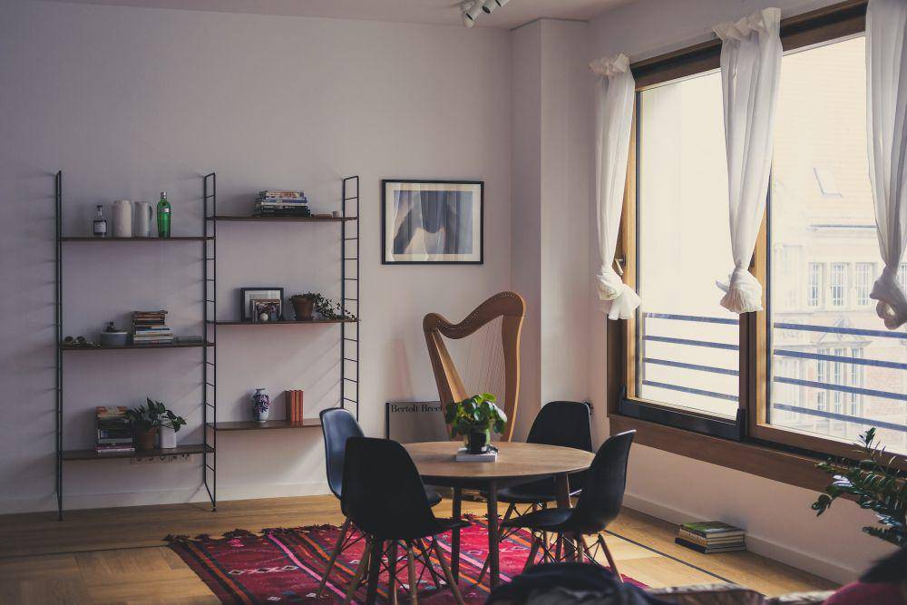 inspirasi ruangan dengan interior logam (unsplash.com/Grant)