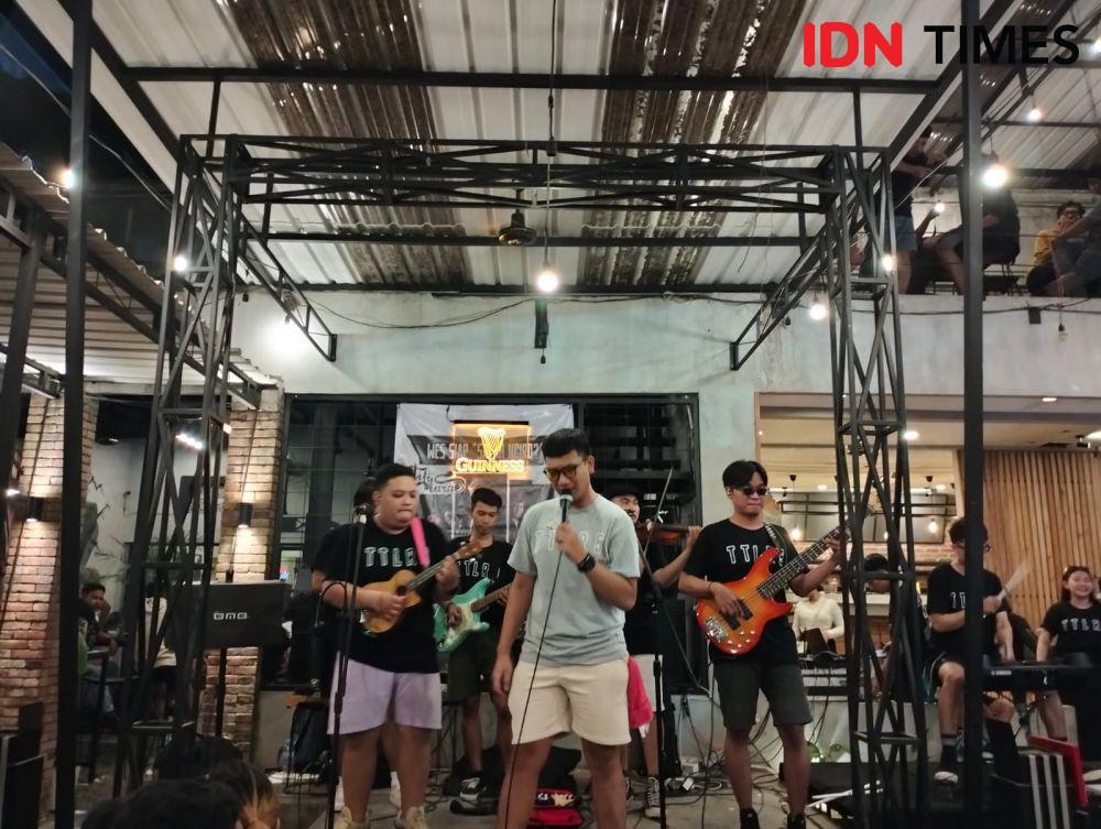 Titi Laras, Band Keroncong Surabaya yang Ingin Bawa Anak Muda Ambyar