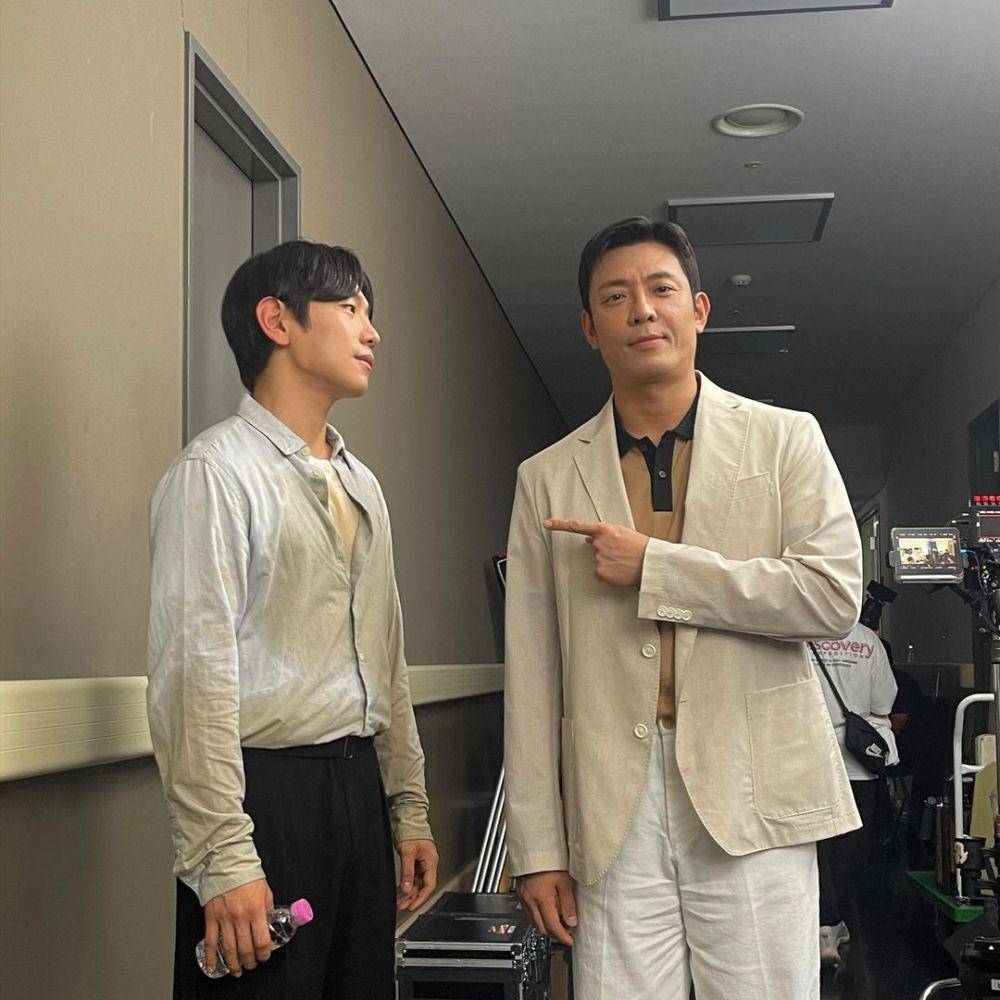 Park Yong Gwan dan Lee Seo Jun di drakor Castaway Diva (instagram.com/value_j.hyup)
